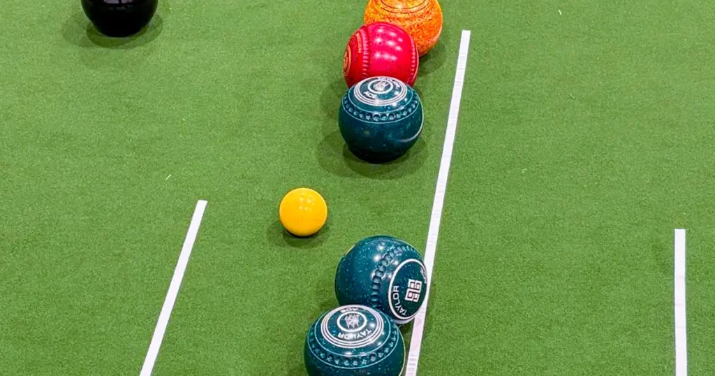 Přijď si zahrát Short Mat Bowls